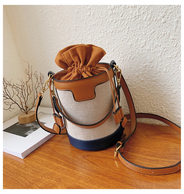 AnBeck Small Bucket Crossbody-håndtaske (2 farvemuligheder)