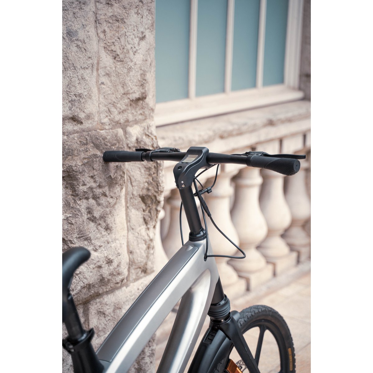 The Cruzaa Pedal-assist Bluetooth Electric Bike Gun Metal Grey