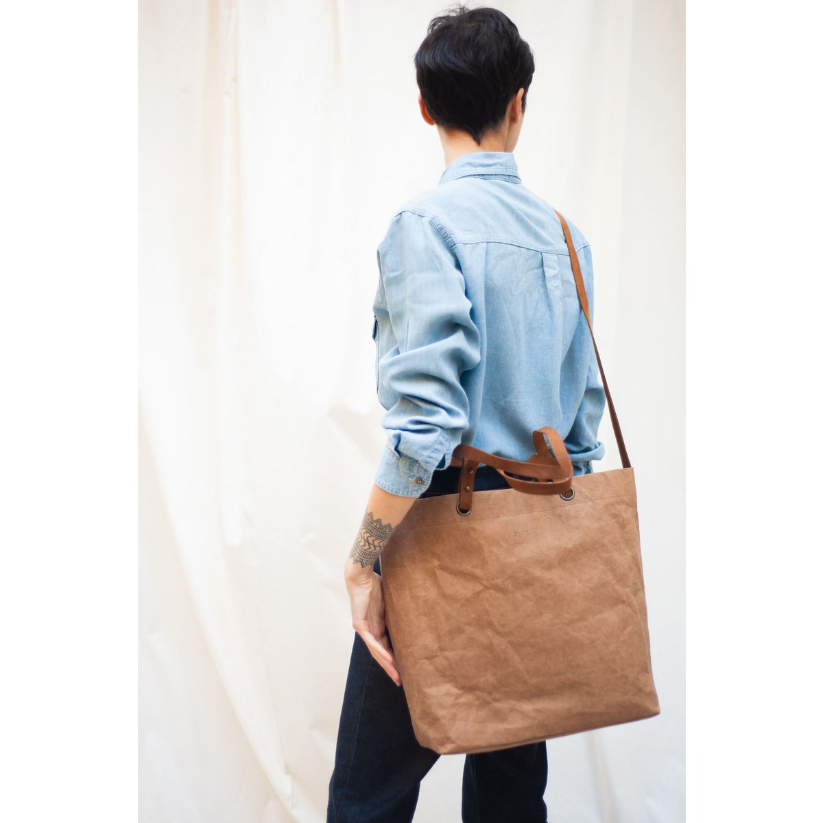 Sasha Tote (wielbłąd)