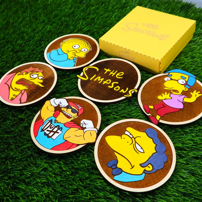 Zestaw 6 kolorowych drewnianych podstawek Simpsonów, logo, Ralph, Milhouse, Barney, Duffman, Moe, wyjątkowy prezent, maniak wystrój domu, parapetówkę