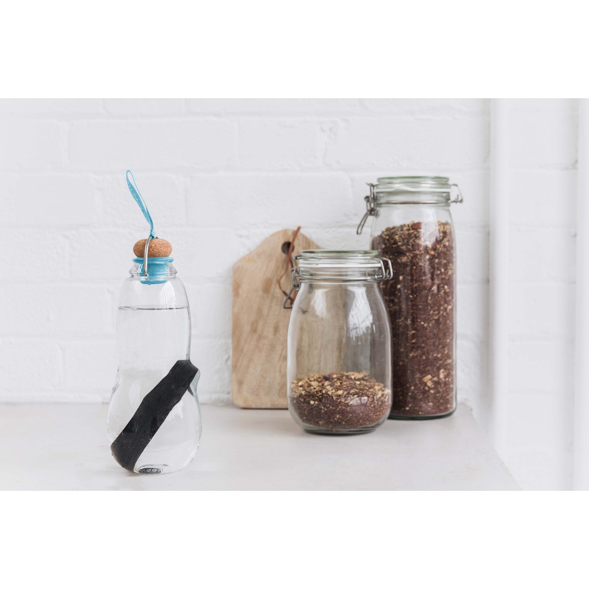 Eau Good – Blaue Wasserflasche + Binchotan-Kohlefiltersystem 800 ml
