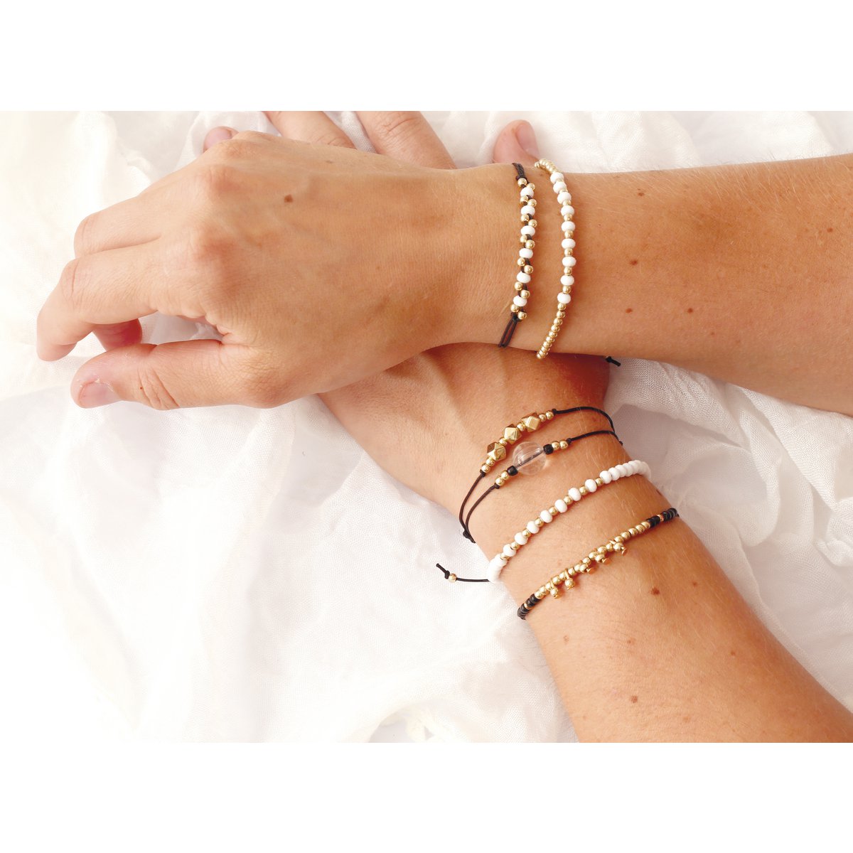GOLD AND BLACK JEWELRY KIT