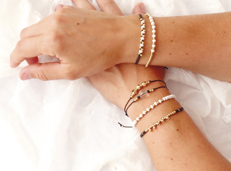 GOLD AND BLACK JEWELRY KIT