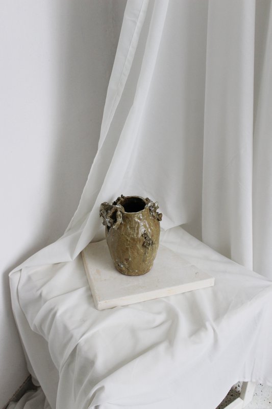 Vase en céramique vert rustique unique fait à la main