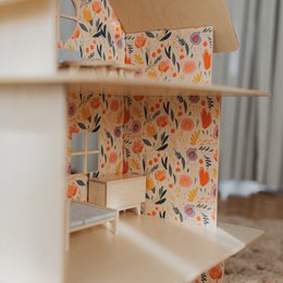 Frühlingsblume – Großer dreistöckiger Puppenhausbausatz aus Holz
