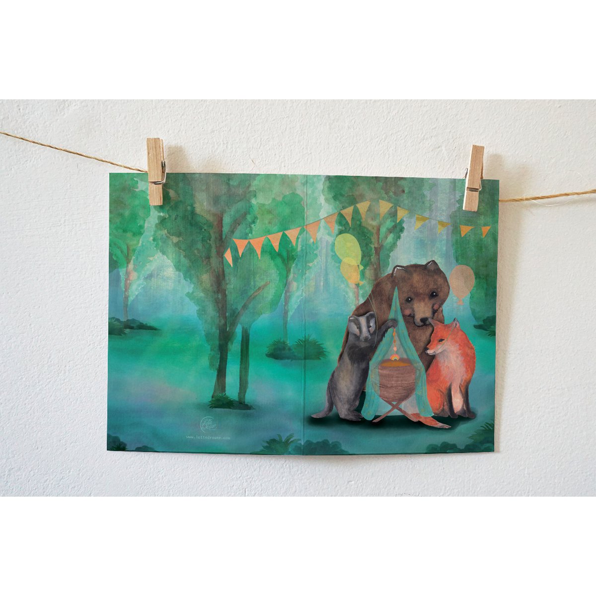 Tarjeta de felicitación animales en la cuna.