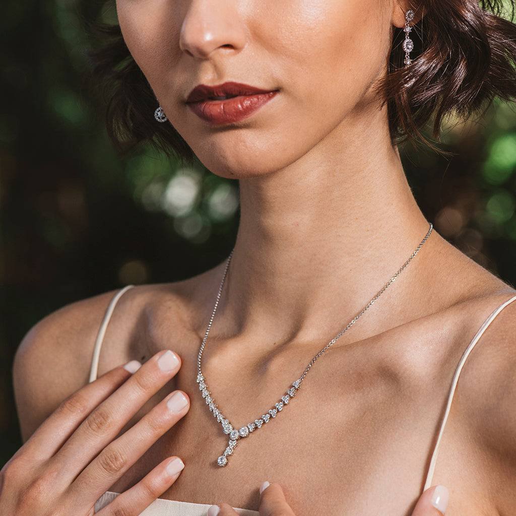 Collier en argent avec zircons blancs