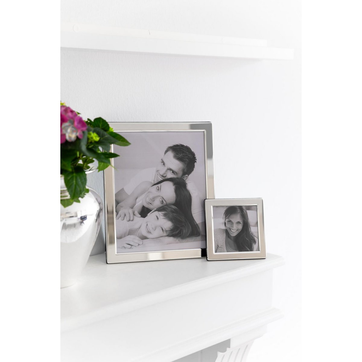 EDZARD photo frame Salerno for photo 20 x 25 cm, noble silver-plated, tarnish-resistant, with 2 hangers