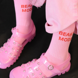 3-pakke %23StatementSocks BAD GIRLS CLUB "Message on Socks" Sokker i hvid, pink og rød gavesæt