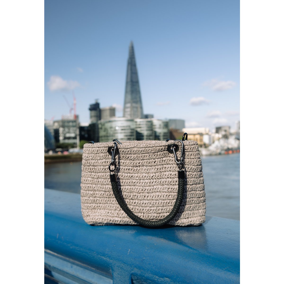SEABREEZE TOTE raffiabastgrijs