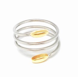 Dreifach verstellbarer Spiralring aus Silber und Gold. Stahl