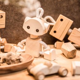 Titi Cute Wooden Robot Sister