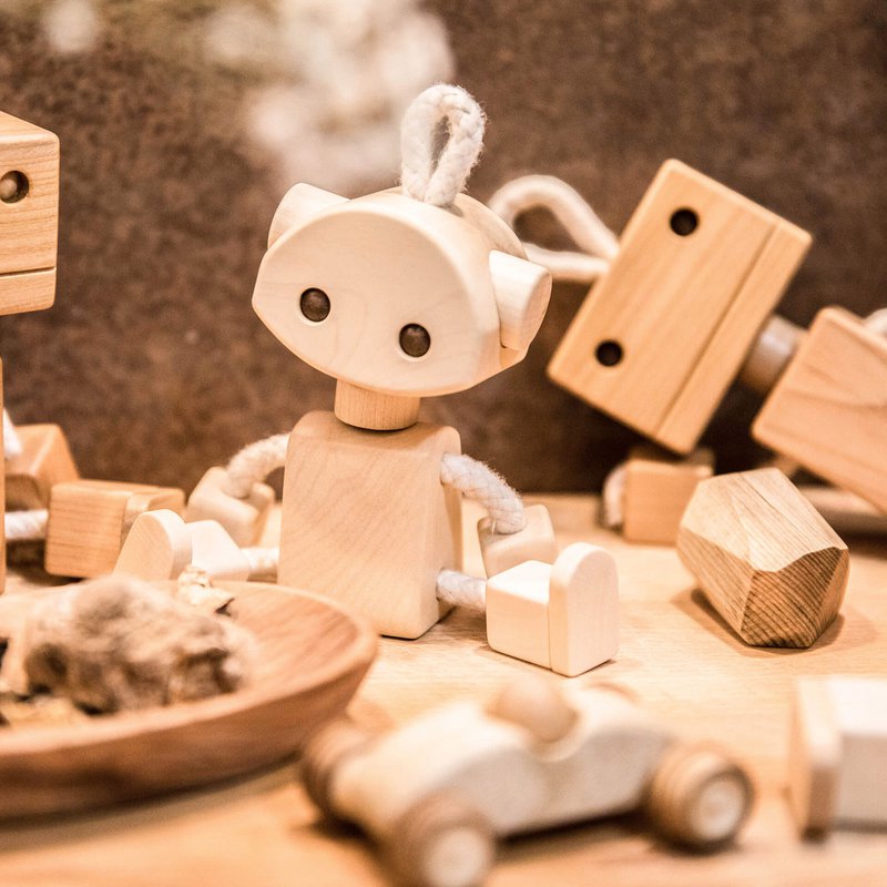 Titi Cute Wooden Robot Sister