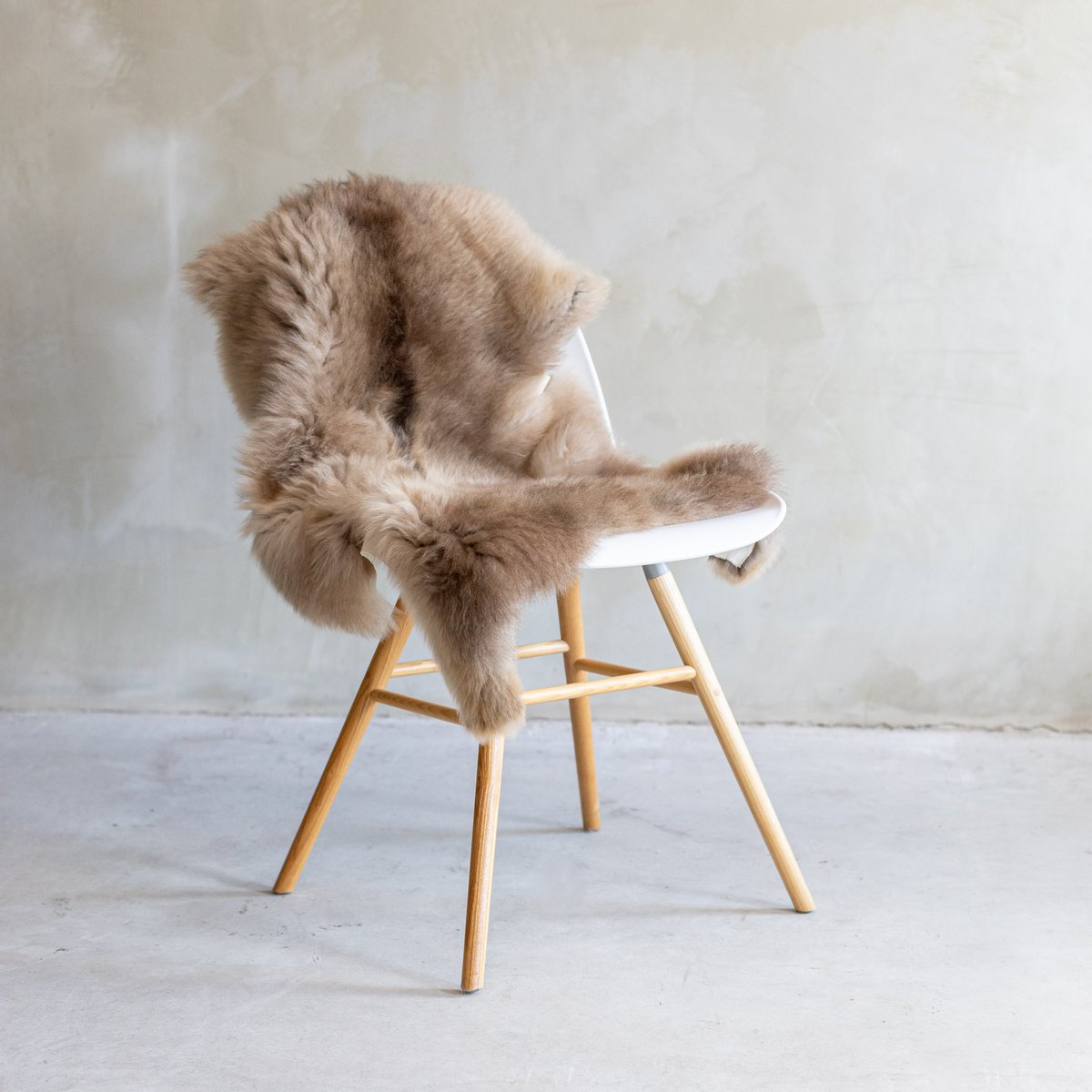 Value-Grade Sheepskin Rug | High-Volume | 4 Styles