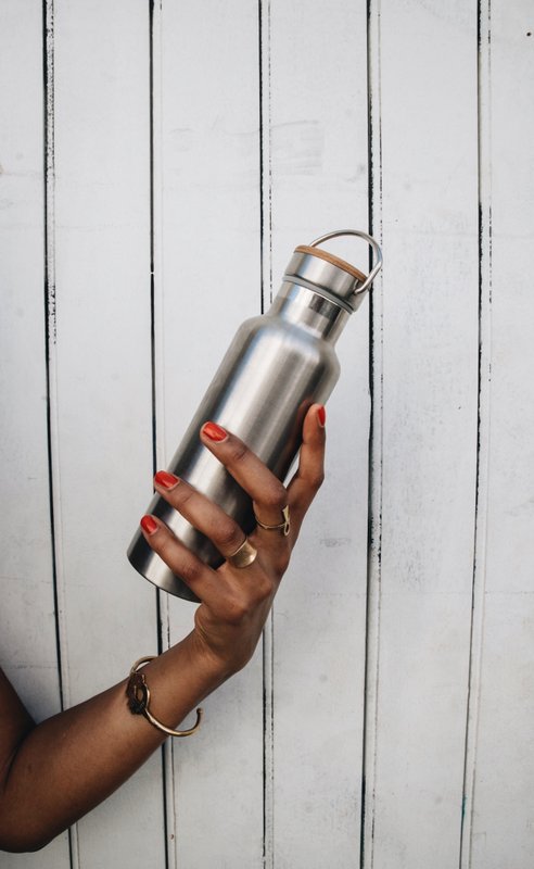 The isothermal stainless steel bottle
