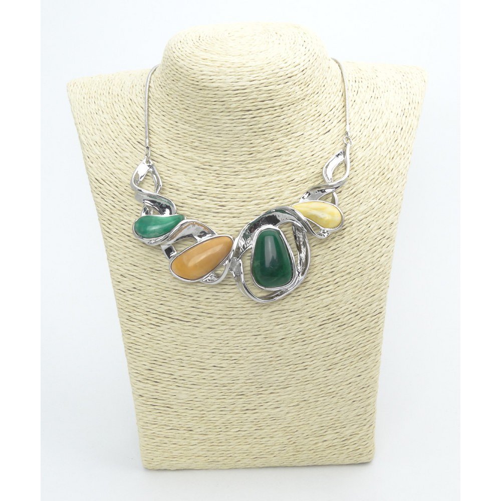 Metal fantasy necklace with rhodium plating
