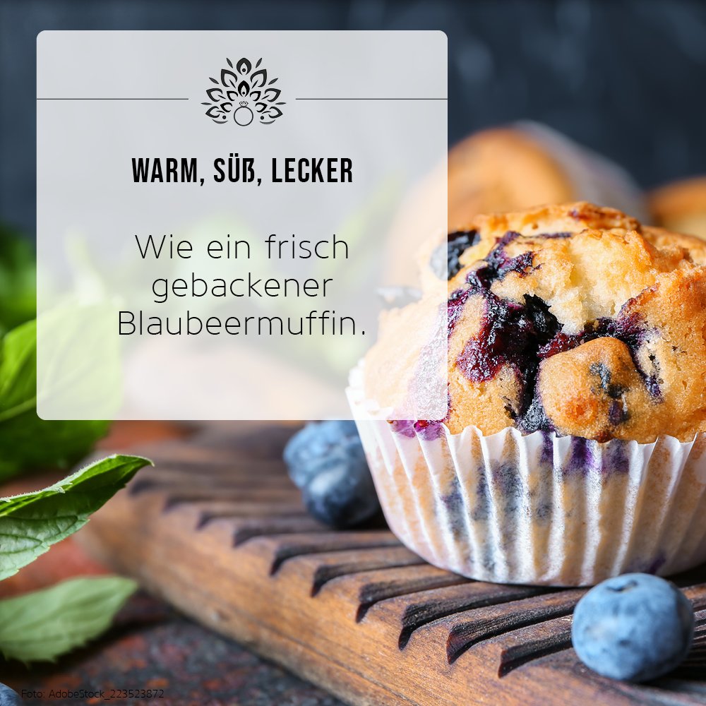 Decorative candle with blueberry muff scent & crackling wooden wick: Happy Birthday candle
