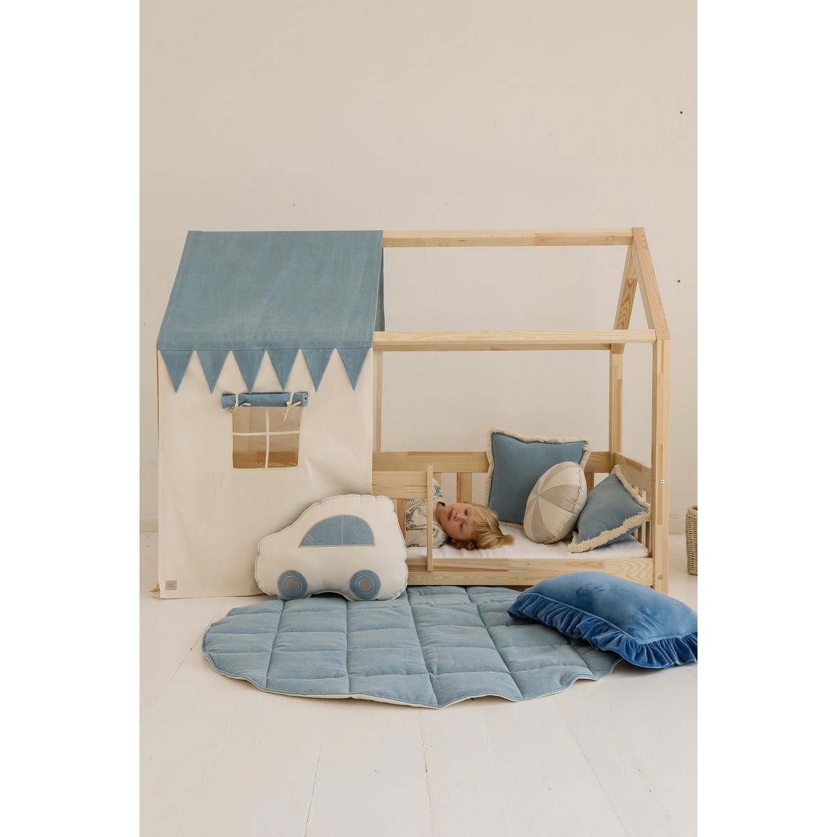 Dosel sobre cama en forma de casita "Jeans", casita para cuna, decoración para habitación de niño, casitas para bebé personalizadas baldaquín