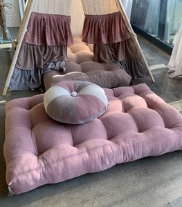 Rose hand-quilted play mattress