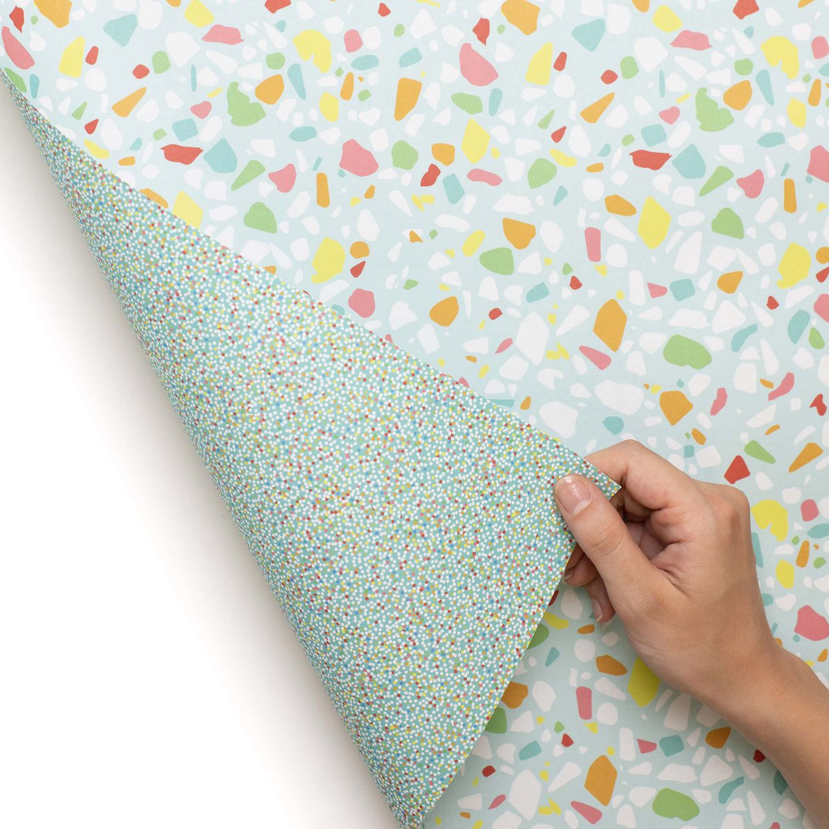 Buntes Geschenkpapier türkis mit Terrazzo Muster, Kinder Geschenke verpacken zum Kindergeburtstag, zur Einschulung oder zur Geburt