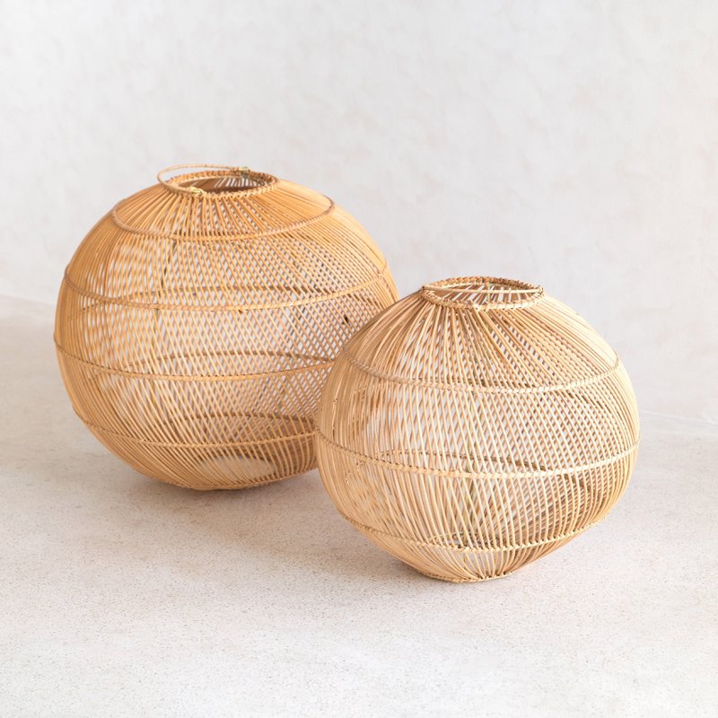 Runde Rattan -Lampenschatten - Boho -Anhänger hell moderne - handgefertigte Deckenlampe - sphärische natürliche Hanglampe (Ø 40/50 cm) Kencana