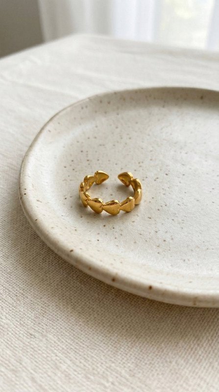 Ceylin – Adjustable Ring with Hearts – Gold-colored