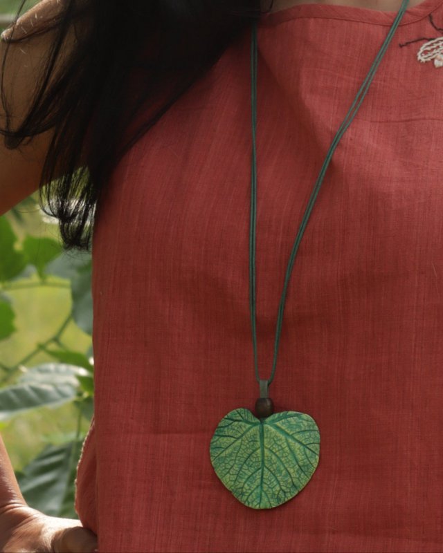 Collar colgante | Papel maché Hoja Hecho a mano Pintado a mano