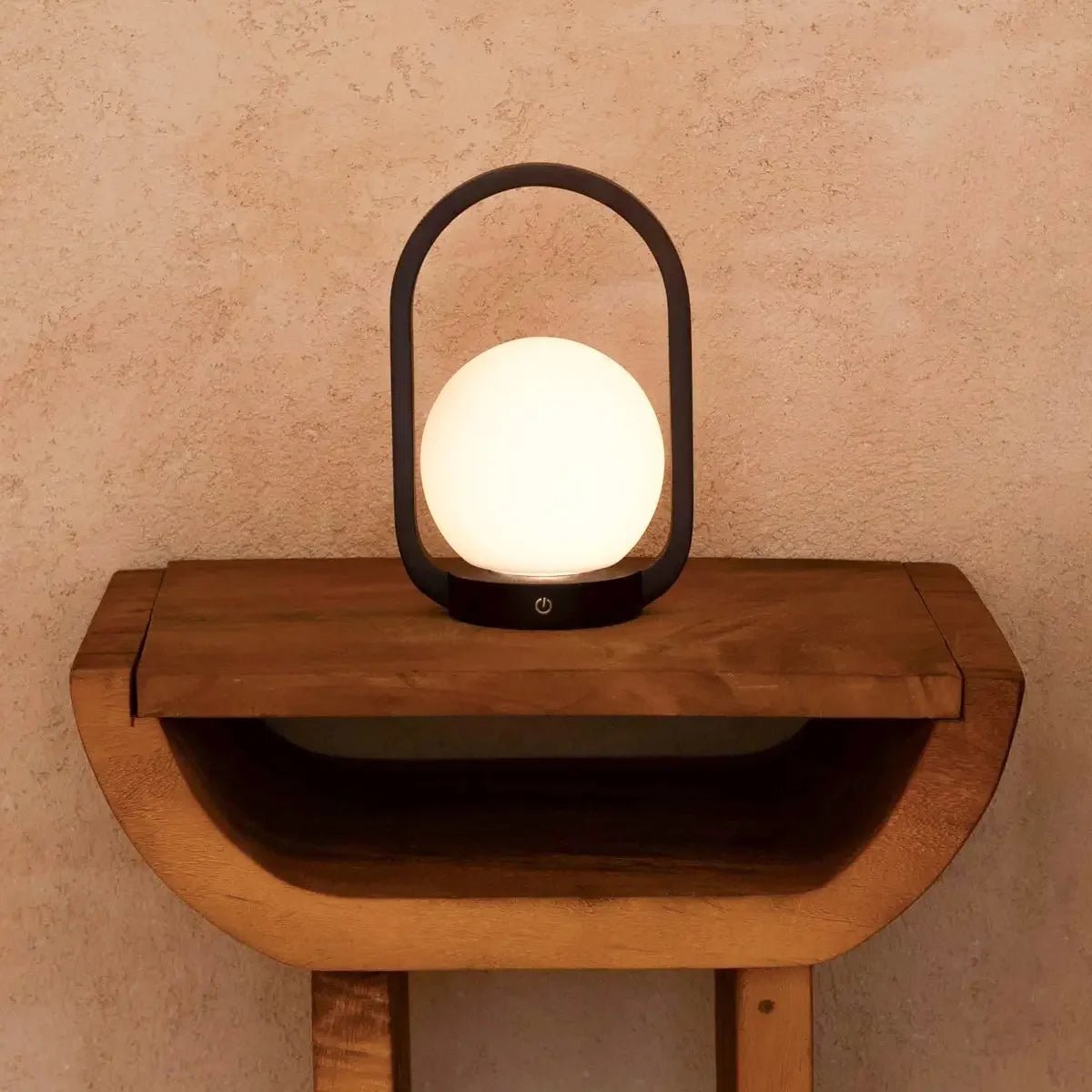 Skye dunkelbraune wiederaufladbare Holzlampe
