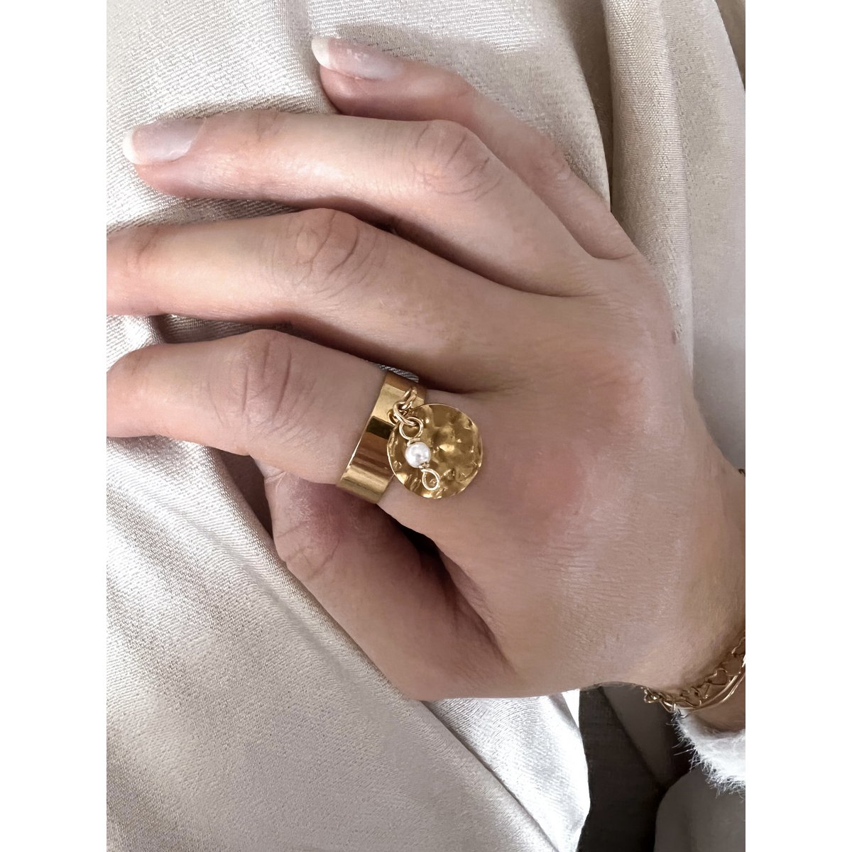 Gold and mother-of-pearl Oriana ring