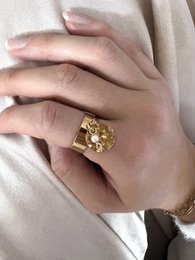 Gold and mother-of-pearl Oriana ring
