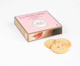 Raspberry chip shortbread cookies in a 100g cardboard box. Buttery, crumbly shortbread cookies with raspberry chips.