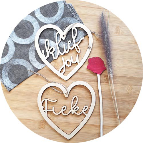 Wooden love heart with texts. "I'm on you" and "I love you".
