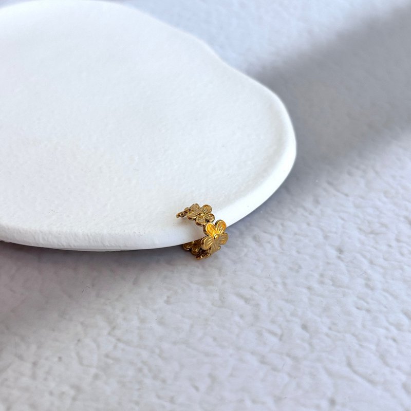 Bloom - Ear Cuff Fiori in Acciaio placcato oro 18k