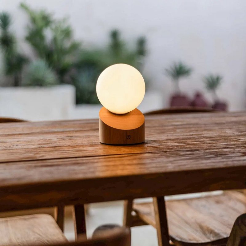 Morris lysebrun genopladelig lampe