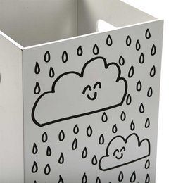 WEISSE REGENSCHIRMSTÄNDER WOLKEN