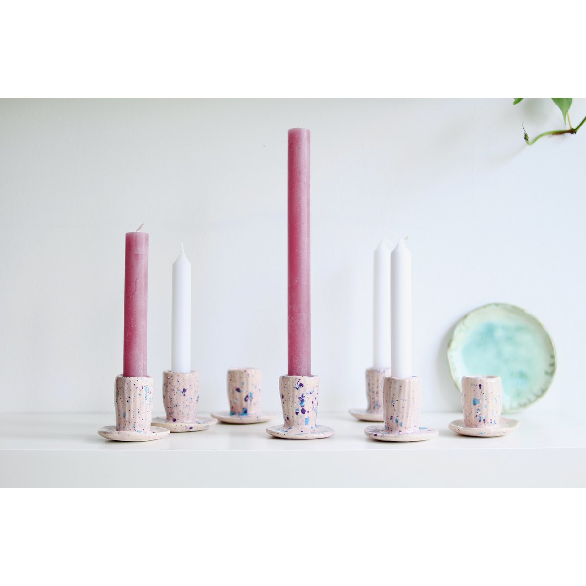 Gespikkelde roze kandelaar + kaars