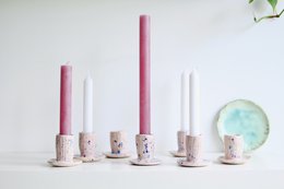 Gesprenkelter rosa Kerzenständer + Kerze