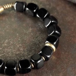 Bracciale a blocchi di ossidiana nera con bracciale rigido in bronzo