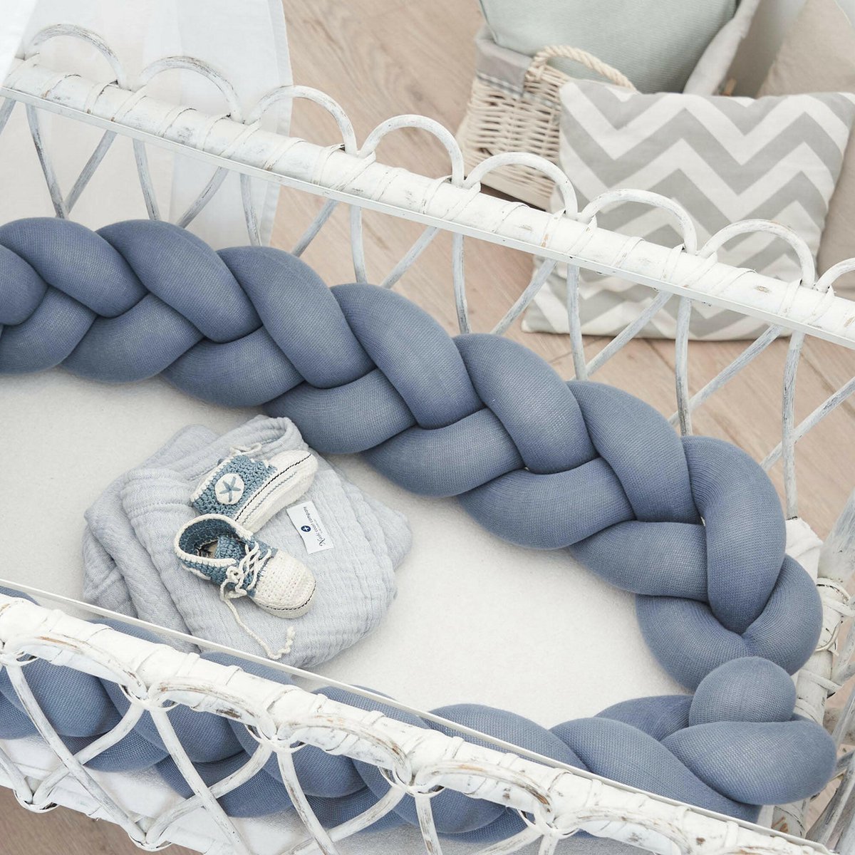 Paracolpi per letto intrecciato blu lavorato a maglia