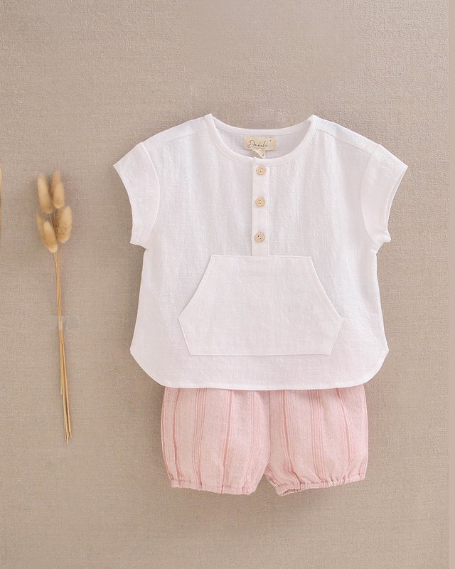 Camisa blanca y pantalones cortos a rayas de naranja M43-21502294