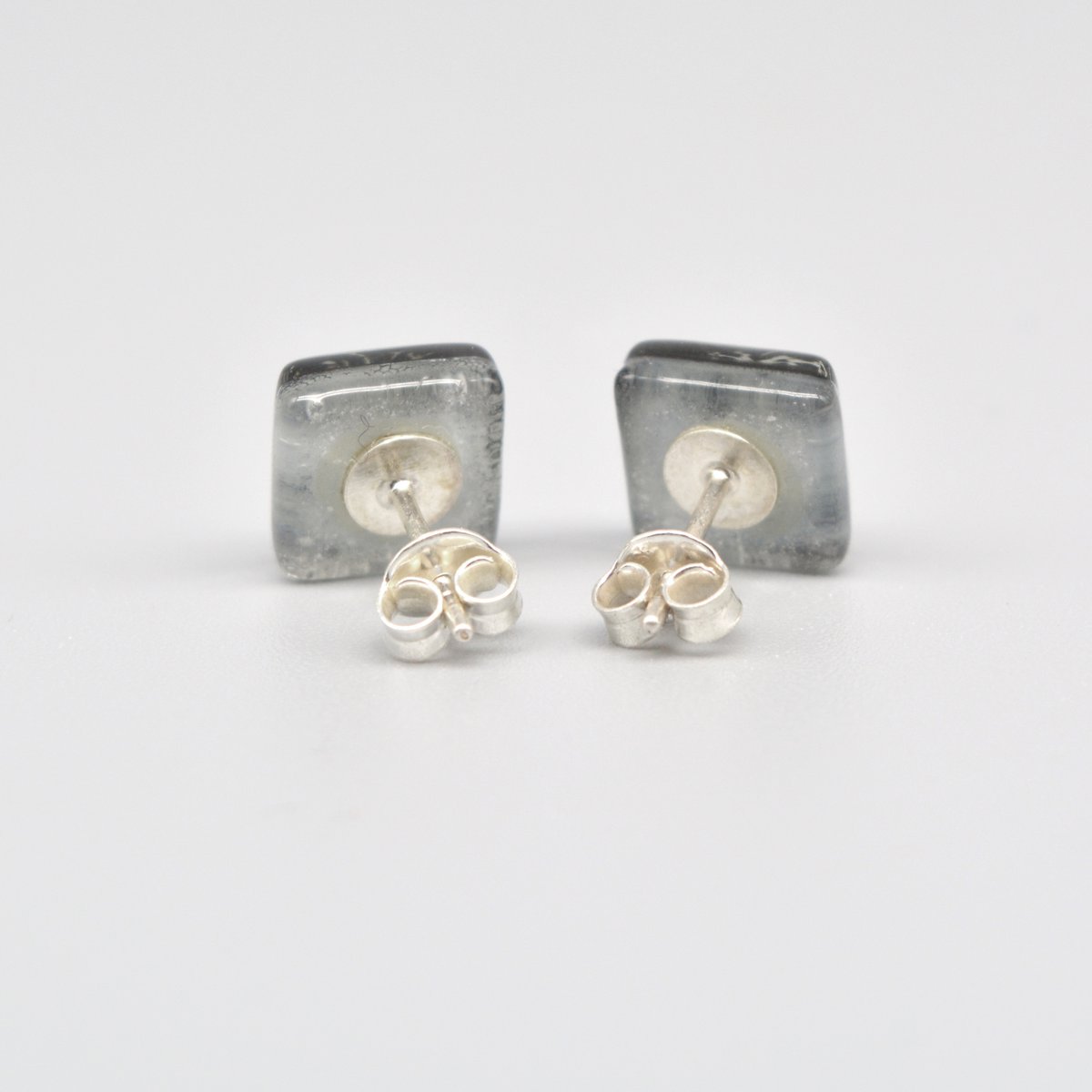 Oorbellen met paardenbloemknopen, zwarte kleur, glas en sterling zilver