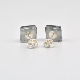 Oorbellen met paardenbloemknopen, zwarte kleur, glas en sterling zilver