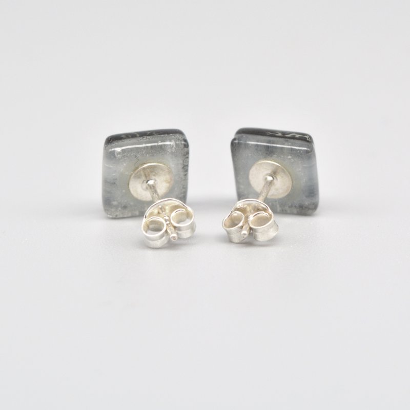 Oorbellen met paardenbloemknopen, zwarte kleur, glas en sterling zilver