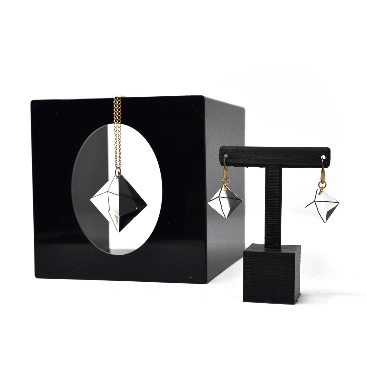 Set piramide geometrica – Collana e orecchini - FINO A DISPONIBILITÀ DI SCORTE