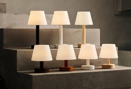 Teddy lichtbruine houten oplaadbare tafellamp