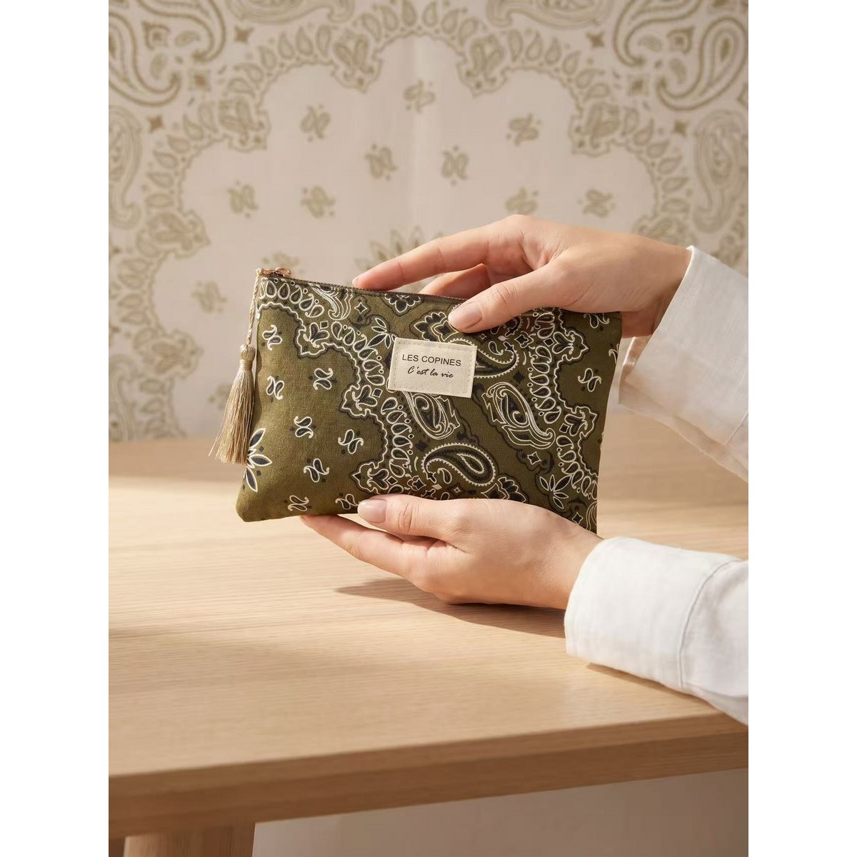 Pochette trousse de toilette 14x20 cm motif paisley inscription Les Copines C’est la vie