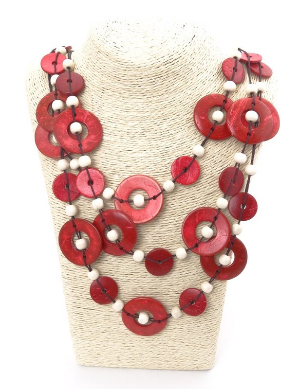 Collar sostenible hecho a mano con cuentas de madera en tono rojo y crema