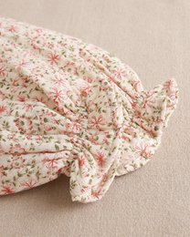 Floral girl's blouse with ruffle collar and elastic cuffs P146-11608085