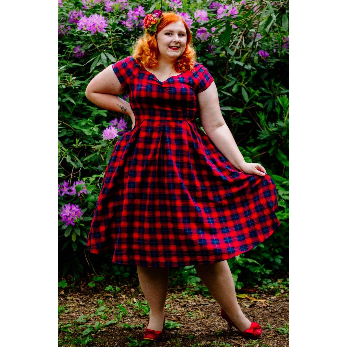 Robe de swing d'épaule d'étoile de l'UE en tartan rouge