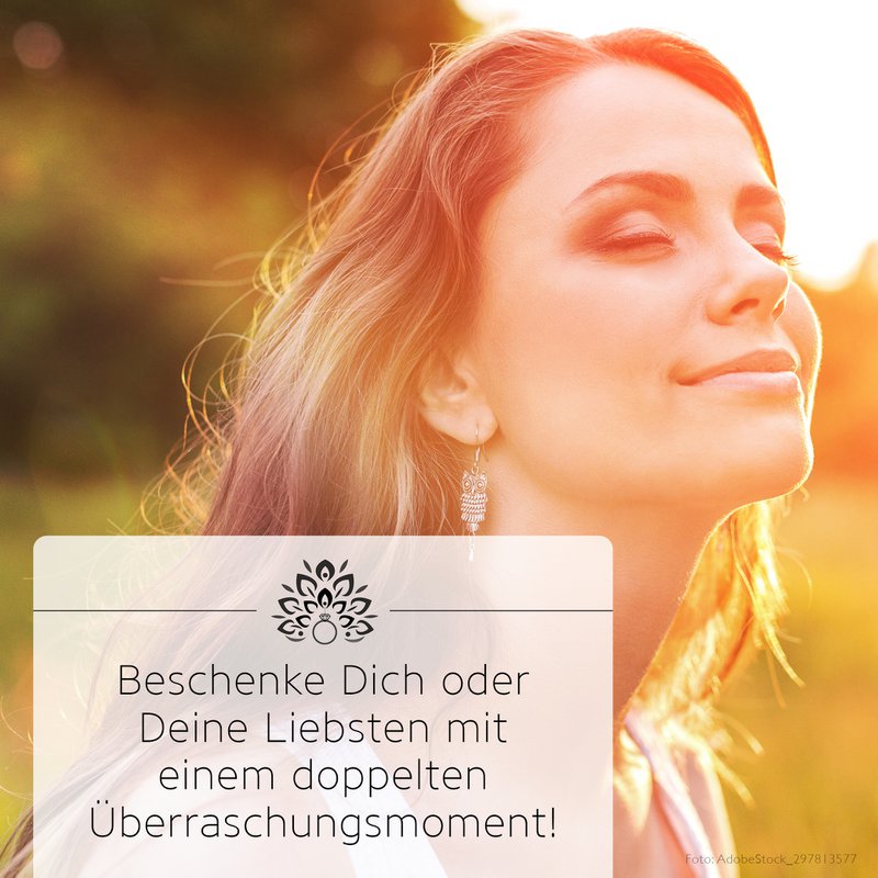 Decorative candle with fresh meadow scent & crackling wooden wick: Butterfly Kiss